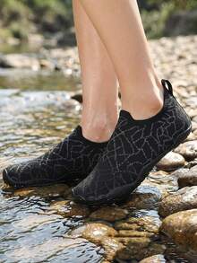 Lightweight Quick-Drying Water Shoes For Men And Women, Outdoor Non-Slip Soft Bottom Swimming Shoes, Beach Diving Snorkeling Shoes, Simple Printed Couples Barefoot Fit Water Sports Shoes - Black - View 5