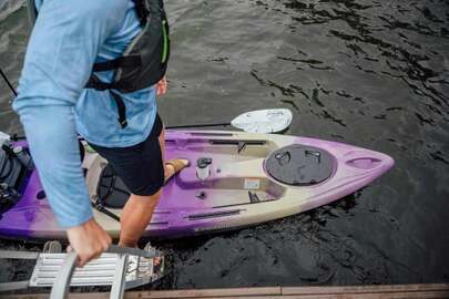 Perception Sit On Top Kayak Pescador 10 - Fishing Kayak - Front Storage Well - 10 Ft - Dapper