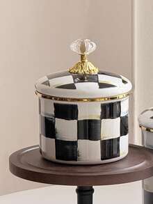 SummitPulse 1个复古经典格子木柄搪瓷水壶，多功能直筒带钻孔盖储物罐，北欧风格菱形盖大容量水壶，四季皆宜，多功能耐高温水壶，可用作咖啡壶、奶茶壶、水果茶壶、冷水壶、壁炉茶壶、茶叶罐，也可作为家居桌面干花、鲜花装饰，是节日和生日送给亲朋好友的精美礼物。 - 黑白格 - 查看 16