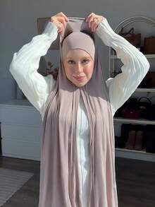 1件装速戴头巾套装（含内衬帽） - 丝滑柔软透气针织面料，包含头巾和内衬帽，适合日常佩戴、节日、祈祷、清真寺礼拜等场合。 - 灰米色 - 查看 2