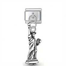 独具匠心的DIY创意配饰，意大利手工模块化手链，包含飞机、邪眼、口红等多种造型，以及精致小巧的装饰配件，适合休闲装扮和派对场合佩戴。这款多功能独特设计的手链是精致可爱、个性化定制的手工模块化手链的理想之选，男女皆宜。 - 鋼色 - 查看 9