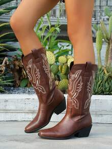 女士西部牛仔靴，新款欧美西部风格，饰以传统刺绣，假日休闲方头低跟靴底，防滑耐磨，不易疲劳，适合牧场文化牛仔派对和街头文化时尚日常节日穿着。 - 棕色 - 查看 6