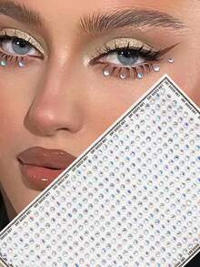 Đá đính trang trí mặt trong suốt, tinh khiết, nhiều hạt, nhiều màu sắc/hologram/ánh cầu vồng/ngọc trai, hình bán nguyệt tự dính, thích hợp để trang trí khóe mắt/móng tay/mặt. Những viên đá lấp lánh này phù hợp cho lễ hội Carnival, Ngày Valentine, tiệc phong cách Y2K, trang trí hàng ngày, tự làm đồ trang điểm mặt, lễ hội âm nhạc, tiệc trang điểm, dạ hội. Có thể dùng để trang trí tóc, mắt, mặt, cơ thể. - Nhiều màu - Xem 8
