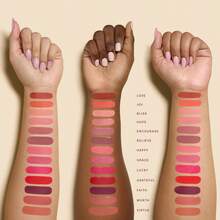 rare beauty mini soft pinch liquid blush (virtue)Este rubor líquido dura hasta 12 horas, creando un acabado fresco y duradero. Su fórmula hipoalergénica es suave con la piel. Su formato compacto de 3,2 ml facilita su aplicación en cualquier momento y lugar. - virtud - Ver 4