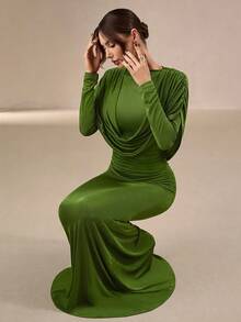 女士优雅绿色光滑亮泽修身长裙 - 采用垂褶领口、连帽设计和鱼尾裙摆，是伴娘、婚礼、下午茶、新年庆祝活动等春季场合的理想之选。 - 綠色 - 查看 5