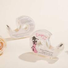 1-2 片 PET 双面防走光胶带，透明隐形，适用于低胸露肩背心，遮盖胸部并防滑。