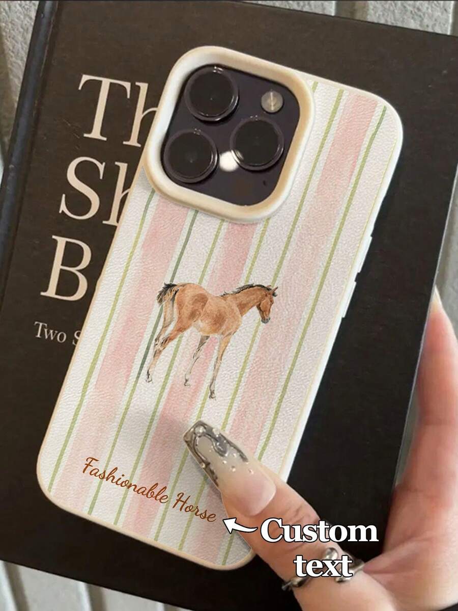 1个可定制水彩插画手机壳，粉白条纹搭配浅棕色小马图案，兼容 17 Pro Max/17 Air/16E/16 Pro Max/15/14 Plus/13/12/11、S24/20 Ultra/A52S/A31 A21S/A13/A05S，以及Redmi Note 13 Pro Plus/Note 10/Note 12C/Note 13C，采用TPU材质，2026马年新款设计，时尚个性，防摔，简约优雅，适合喜爱马元素或追求个性化手机配件的用户。 - 白色 - 查看 1
