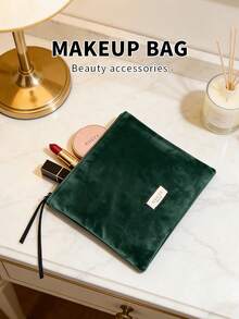 Bolsa de cosméticos de terciopelo esmeralda Gucci, diseño distintivo, embrague lujoso y ligero - Verde Oscuro - Ver 7