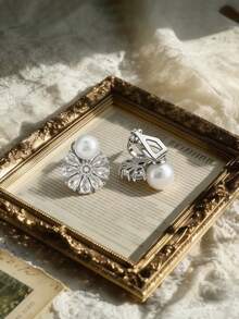 2pcs Pearl Flower Design Clip-On Earrings, Copper Cubic Zirconia Fashionable Clip Earrings For Women, Suitable For Daily Wear