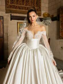 Elegant Boat Neck A-Line Wedding Dress With Long Sleeves And Lace Trim In Satin – Sophisticated Floor-Length Bridal Gown Featuring A Graceful Wide Neckline, Full-Length Fitted Sleeves, Delicate Lace Insets, And Lustrous Satin Silhouette, Perfect For Weddings, Christmas Galas, Halloween Balls, Formal Dances, Birthday Celebrations, And Special Evening Events. A Versatile Choice For Wedding Receptions, Holiday Parties, Anniversary Dinners, Luxury Getaways, Black-Tie Occasions, Cocktail Gatherings, Bridal Showers, Wedding Guest Attire, Graduation Formals, Homecoming Events, And As A Timeless Bridesmaid Or Festive Evening Gown. - 白色 - 查看 2