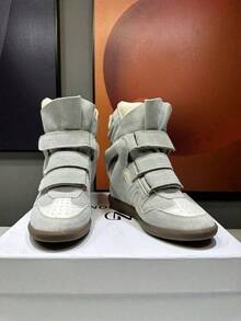 ISA The 2026 New Wedge Sports Shoes Feature A Combination Of Beige Suede And Leather, With A Retro High Top Design And Convenient Closure! 5cm Hidden Wedge Heel, Height Increasing And Comfortable, Suitable For Daily Commuting And Casual Wear - trắng - Xem 6