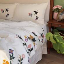 3pcs Skin-Friendly Crinkle Gauze Fabric Soft & Comfortable White Duvet Cover Set (1*Duvet Cover + 2*Pillow Shams, Excluding Filler), Floral Pastoral Style, Suitable For Bedroom, Guest Room, Boys & Girls, Machine Washable - Multicolor - View 2