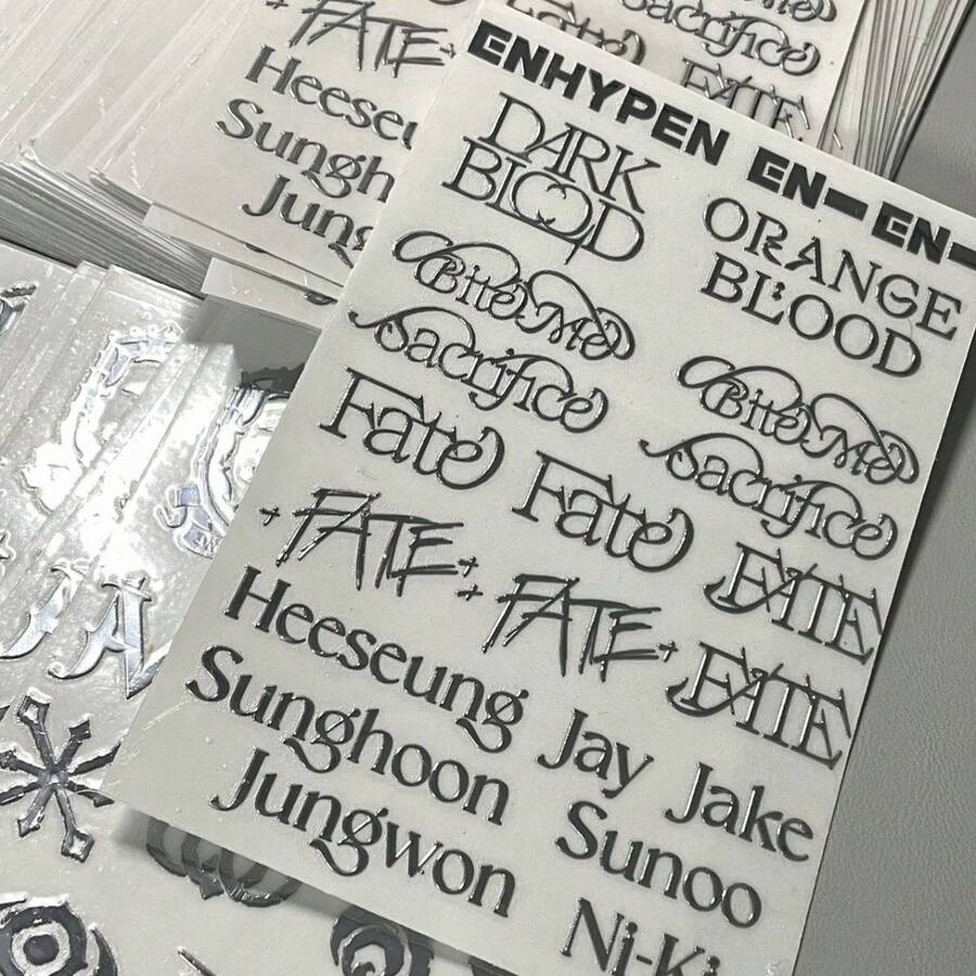 Bộ sticker EN/HYPEN, SUNOO, NIKI, JAKE 3D kim loại dập nổi, sticker trang trí chất lượng cao dành cho điện thoại, laptop, máy tính bảng, sổ lưu niệm, thiệp, bộ sưu tập quạt, quà tặng sinh nhật và ngày lễ. - Nhiều màu - Xem 1