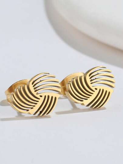 1 Pair Vintage Hollowed-Out Earrings, Stainless Steel Heart Earrings ,The Perfect Valentine's Day Gift For Jewelry Lovers