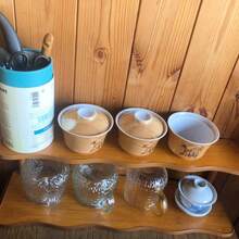 1 pieza Estantería de almacenamiento de escritorio de 2 niveles en color marrón - Organizador antideslizante y ahorra espacio, con diseño de borde ondulado artístico, adecuado para espacios pequeños, almacenamiento multifuncional para cosméticos, especias, botellas y cestas, organizador de encimera de cocina, estantería decorativa, portavasos, estantería de cosméticos, tono natural - Marrón Mocha - Ver 10