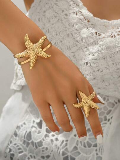 1 Set Of 2pcs Fashionable Exquisite Golden Hammered Starfish Bracelet & Ring Set, Suitable For Women, Beach, Party, Gathering, Eye-Catching Design