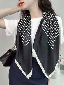 Women's Scarf With Elegant Geometric Print And Satin Finish, 90cm X 90cm - 黑色 - 查看 1