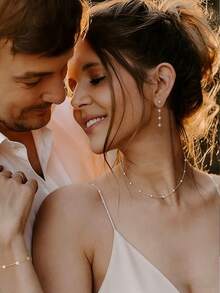 4 件时尚优雅女士仿珍珠首饰套装，包括项链、耳环、手链、14K 金/银珍珠项链、手链和耳环套装，适合日常佩戴或派对，精致的女士珠宝礼物