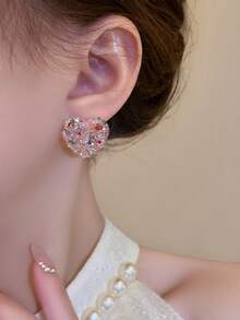 CVNANA 一对优雅迷人的精致红色水晶心形耳钉，独特的心形耳环，百搭的节日、情人节、新年礼物，适合休闲、工作、婚礼或派对等各种场合，四季皆宜。 - C - 查看 10