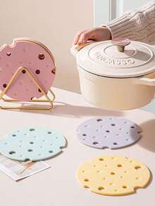 1pc Cheese Shaped Heat Resistant Mat, Reusable Kitchen Pad, Heat Proof Trivet, Bowl Pad - Compatible With Pots, Pans, Lids - Suitable For Induction Cooktop, Electric Stove - Protects Kitchen Countertop - Multicolor - View 3