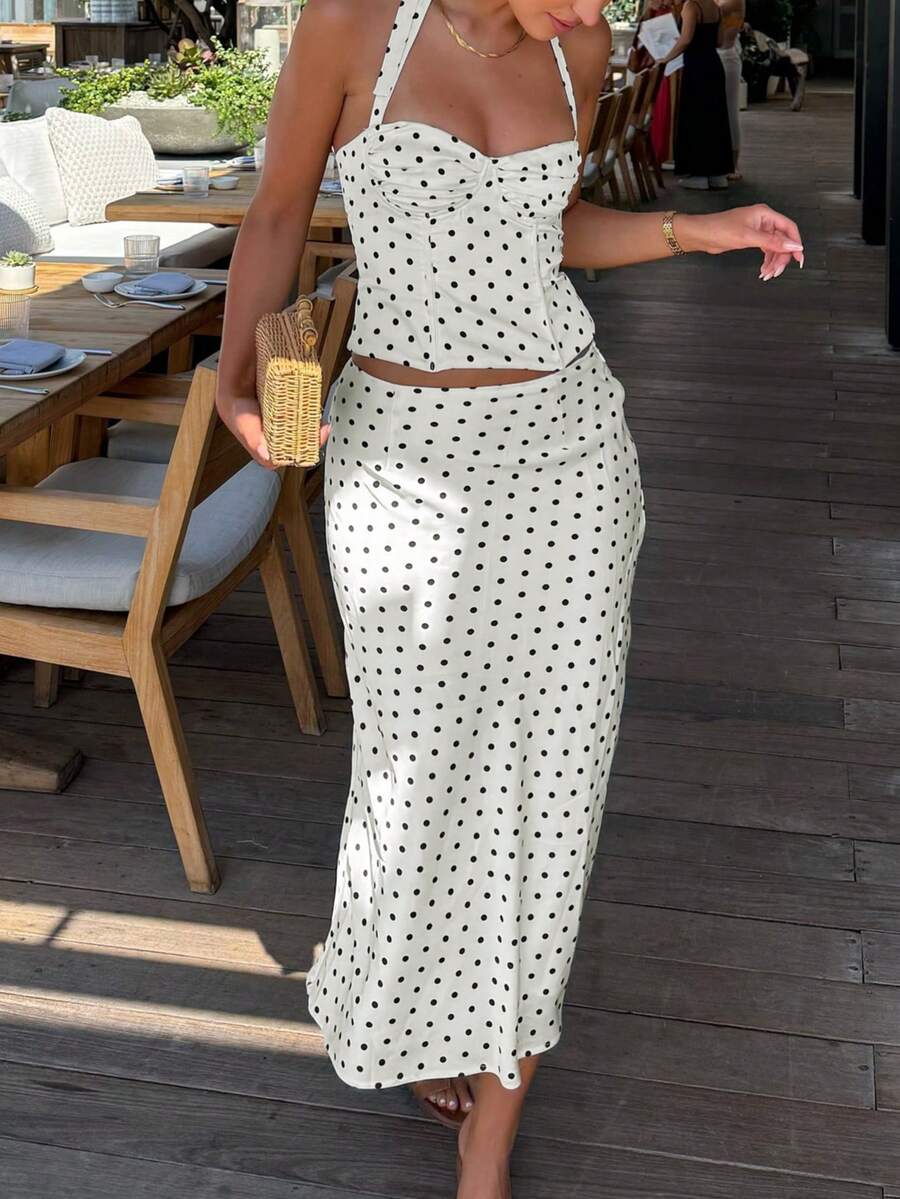 Bộ đồ 2 mảnh thời trang mới Xuân/Hè 2026 bằng vải satin Pháp chấm bi gợi cảm gồm áo hai dây và chân váy mini ôm sát, trang phục thường ngày thanh lịch và đa năng cho hẹn hò, tiệc tùng, đi biển, lễ hội âm nhạc, kỳ nghỉ.