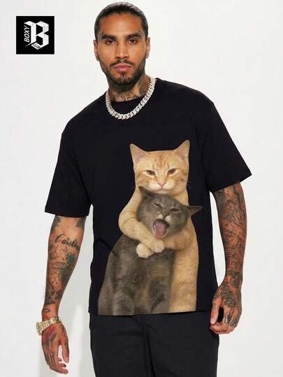 一件男士黑色圆领短袖T恤，互动猫咪印花设计，超柔软透气舒适，不易起球，大胆的美式时尚T恤，适合日常街头穿搭和宠物主题服装