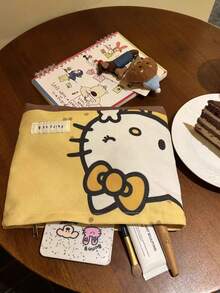 Sanrio 官方授权三丽鸥Hello Kitty大容量旅行化妆包 - 可爱日系动漫卡通便携手提包 - 送给少女和女性的完美生日/节日礼物 - 网红风美妆收纳包 - 耐用防水面料 - 多功能百搭，适合学校、办公室、日常旅行 - 必备收藏品 - 可爱文化配饰 - 彩色 - 查看 11