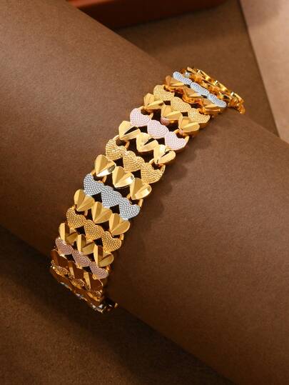 1件复古浪漫铜镀金三排心形吊坠手链，适合女性在斋月期间佩戴