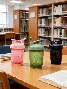 Vaso mezclador de batido de leche, vaso mezclador de proteínas, vaso mezclador de fitness, taza de café, taza portátil, botella deportiva, taza mezcladora, taza para leche de soja y batidos - Agitar antes de beber para facilidad y conveniencia. Taza de leche, taza de jugo, taza de café con hielo, taza de bebida, adecuada tanto para bebidas de verano como de invierno. Ideal para el hogar, los viajes, al aire el fitness, y es un gran regalo para madres, seres queridos, hermanas y amigos. - Multicolor - Ver 3