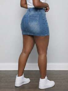 大码女式基本款中腰修身牛仔迷你裙，版型修身，适合日常通勤 - 中等水洗藍 - 查看 2