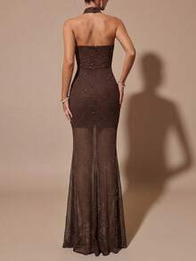 优雅的巧克力色无肩带亮片网纱连衣裙，正面褶裥设计，修身正式礼服，搭配颈链，适合婚礼宾客、优雅派对、正式场合、约会和情人节穿着。 - 棕色 - 查看 4