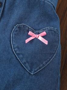 2件套女童2026夏季时尚爱心印花翻领无袖白色背心和蝴蝶爱心口袋蓝色牛仔及膝裙套装 - 白色 - 查看 6