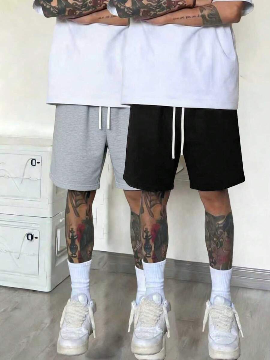 1件黑色休闲短裤，以简约设计诠释休闲态度，涤纶面料提供全天柔软舒适感，无论是酷炫街头漫步还是休闲居家，都能让您在时尚与舒适之间自由切换，展现您的男性魅力。 - 黑色 - 查看 1