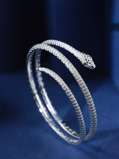 1条S925纯银蛇形手链，设计别致独特，适合派对、日常休闲穿搭。也适合作为万圣节、生日礼物送给有小众风格的朋友；或者作为周年纪念礼物送给喜欢个性化珠宝的伴侣。