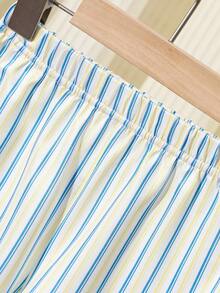 Ținută pentru bebeluși băieți, 2 buc., tricou alb cu imprimeu pâine cu portocale și textul "Happy Every Day", asortat cu pantaloni scurți cu dungi albastre și galbene, proaspăt și plin de viață, moale și confortabil, ideal pentru ținute casual acasă sau în aer liber vara. - alb - Vizualizare 5