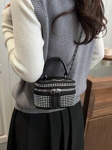 轻便迷你链条肩带绗缝水桶包，适合青少年、大学生和职业女性，是办公室、学校、工作、通勤、户外活动和旅行的理想之选，饰有水钻，质感面料。 - 黑色 - 查看 5
