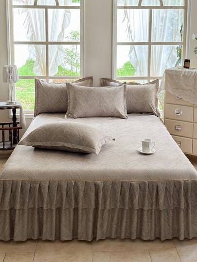 1件装运动印花床裙，不褪色，不起球，亲肤柔软，双层荷叶边设计，适合居家卧室、学生宿舍、户外旅行。