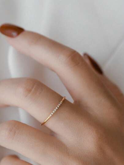 1枚18K镀金不锈钢水钻戒指，优雅女士礼物，适合日常佩戴和婚礼场合。