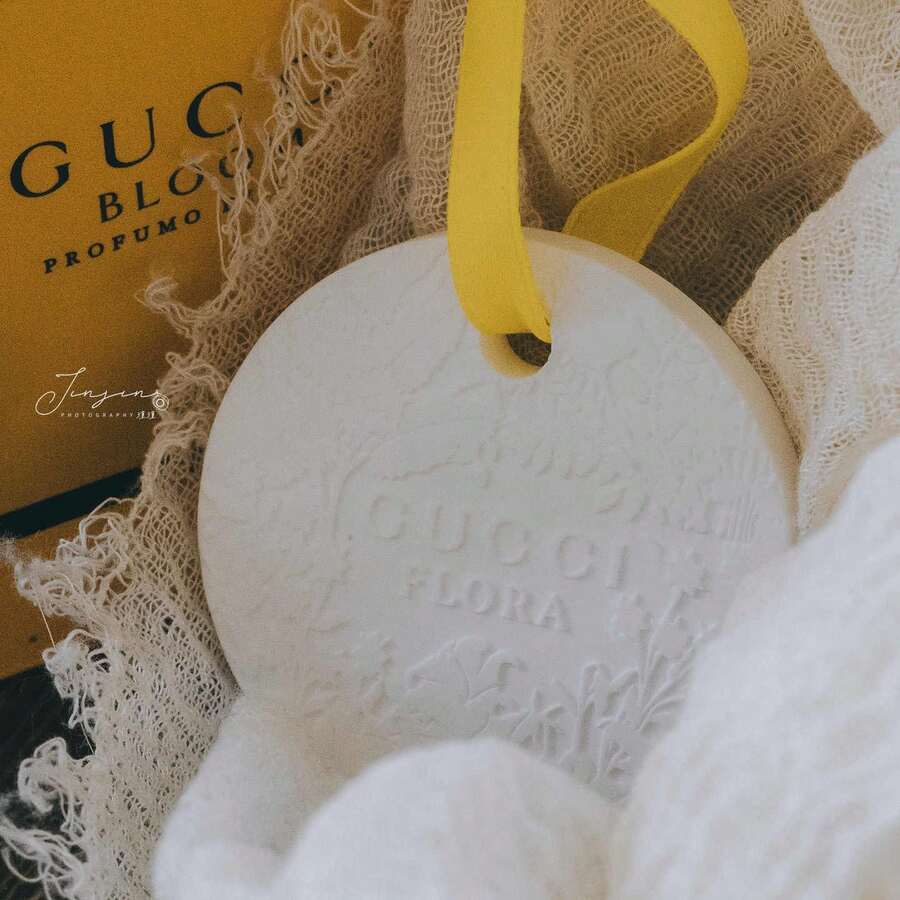 Gucci 梦幻香草香薰石，1颗装，天然吸水材质，优雅装饰设计，持久留香，适用于卧室、客厅、办公室等场所。 - 圓形白色 - 查看 1