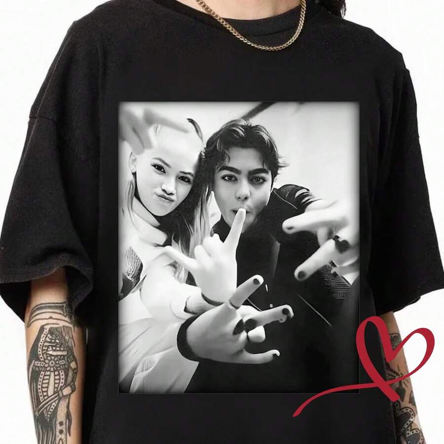 Malachi Barton And Freya Skye Comfort Color Shirt, Disneyland The Rise Of Red Tee, Freya And Malachi Descendants Zombies Worlds Collide Tour - 黑色 - 查看 1