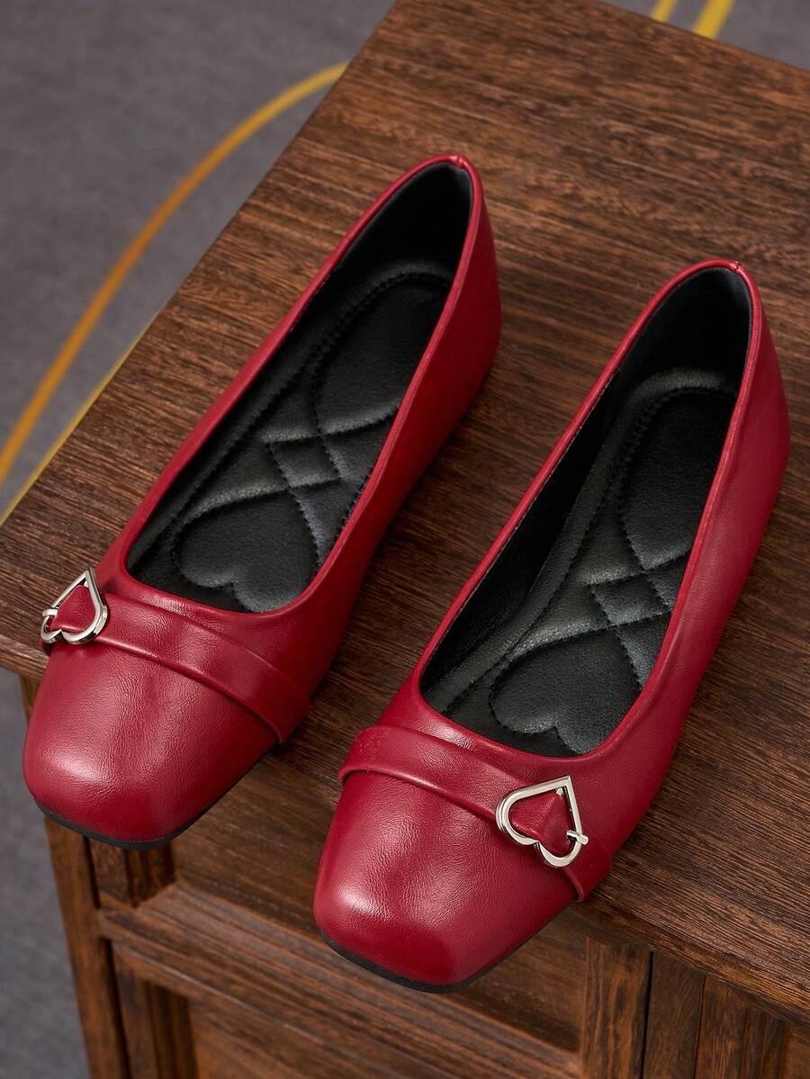 女士时尚百搭方头玛丽珍平底鞋 - 经典百搭的红色,舒适百搭,适合办公室和休闲场合,四季皆宜,新款时尚简约平底鞋,一脚蹬设计,纯色亮面,是情人节、母亲节、婚礼、派对、办公等场合的理想礼物。(尺码偏小,鞋型偏窄,建议选购大一码) - 紅色 - 查看 1