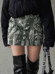 NVFelix 女士休闲迷彩短款修身半身裙，带拉链细节，无弹力面料，适合度假穿着 - 灰色 - 查看 3