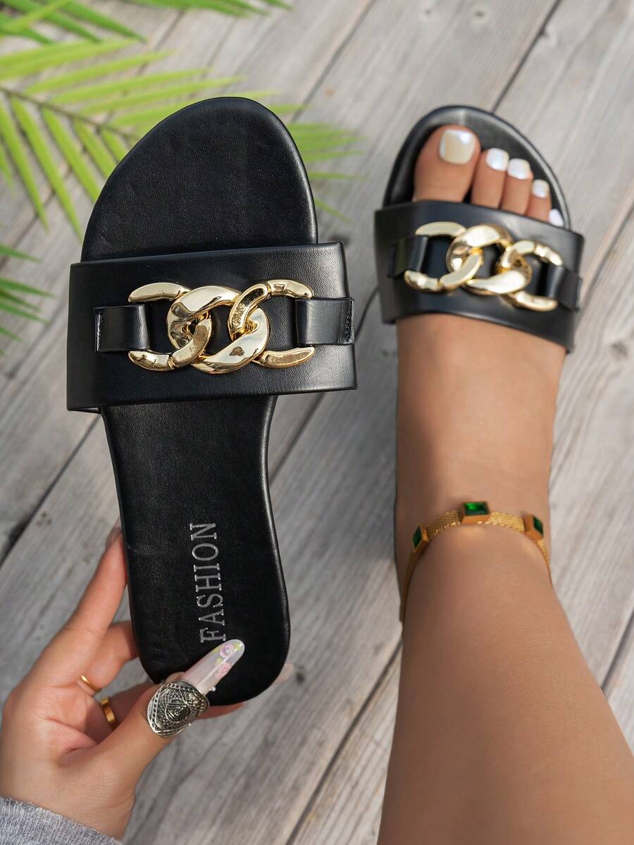 Sandalias planas de talla grande para mujer, primavera/verano 2026, color negro con lámina dorada, diseño de cadena metálica, estilo de playa y resort, casual y de moda, versátil, suela antideslizante, punta abierta, perfectas para el verano, ideales para vacaciones en la playa, diseño deslizante, adecuadas para uso diario, fiestas y actividades al aire libre, regalo ideal de San Valentín para mujeres de moda - Negro - Ver 1