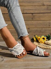 吸睛拖鞋，撞色设计引人注目，编织鞋带搭配方头造型，纤细鞋型，柔软舒适，室内外皆宜，释放夏日活力。 - 杏色 - 查看 6