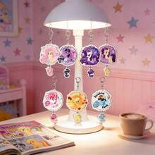 【充满奇思妙想的小马宝莉动漫美学】1个小马宝莉高级亚克力钥匙扣 - 动漫主题粉丝周边，包含萍琪派、苹果嘉儿和云宝黛西 | 可爱耐用的背包挂饰、校服配饰、车钥匙吊坠和宿舍装饰 | 完美的生日派对礼物，送给青少年、成人、小马宝莉爱好者、粉丝收藏家和全球亲朋好友的贴心礼物 - 彩色 - 查看 8