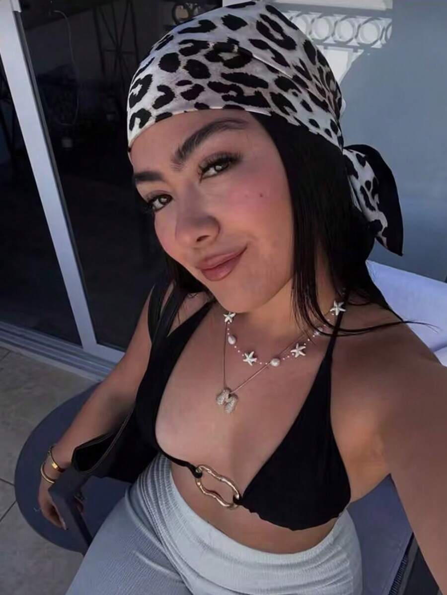 1pc Women's Classic Leopard Print 70*70cm Bandana Scarf, Fashionable UV Protection Multifunctional Headwear, Suitable For Daily Wear - Multicolor - View 1