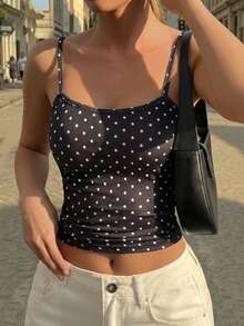 阳光明媚的夏天，女性可以穿着黑色波点印花吊带针织背心，展现性感又清新的风格，无论是在街头还是在家。 - 黑色 - 查看 7