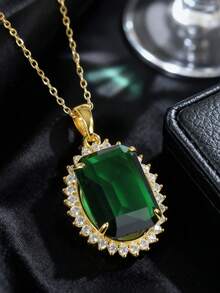 1件S925镀金长方形祖母绿吊坠项链，主石为绿色祖母绿，周围镶嵌钻石，金色设计尽显奢华优雅，适合正式场合、派对和节日礼物。 - 金色 - 查看 4
