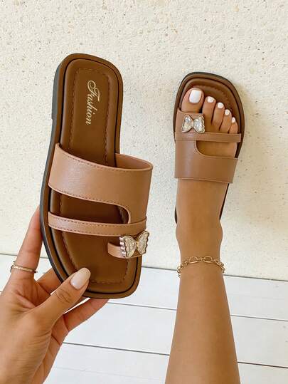 Spring/Summer New Elegant Fashion Women's Slippers, Women's Flat Shoes, Summer French Classic Women's Sandals, Outdoor Soft Bottom Brown Sandals, Beach Casual Women's Slippers, Travel Convenient Hawaii Resort Women's Shoes, Suitable For Women's Summer Outfits, Daily Wear And Dates, Minimalist Solid Color Fashion Matching Dresses Flip Flops, Open Toe Flat Sandals, Soft Bottom Non-Slip Versatile, Flat Square Toe Comfortable Sandals