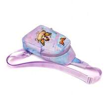 彩色蝴蝶图案女童斜挎包，时尚可爱，多种颜色可选，配有可调节肩带，适合日常、户外、旅行、徒步、跑步、骑行等场合，使用方便，是理想的礼物之选，也是开学必备的办公用品和情人节礼物。